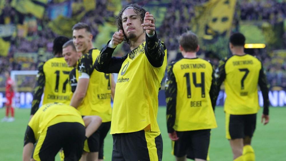Dortmund thrash Freiburg in 1,000th home game to seal Champions League spot