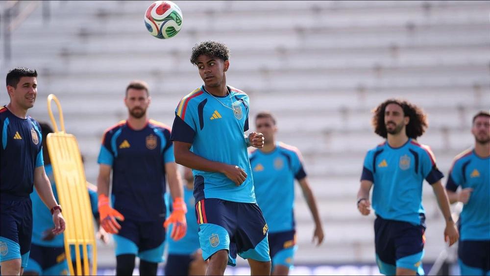 Luis de la Fuente confirms Lamine Yamal 'won't start' vs Cape Verde in World Cup clash
