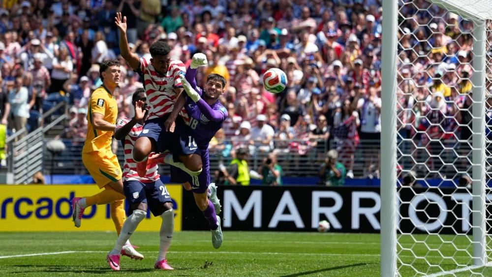 Stars and Stripes sparkle as USA see off Australia to advance to World Cup knockouts