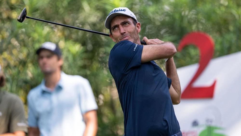 Edoardo Molinari smashes home course record to lead Italian Open after round one