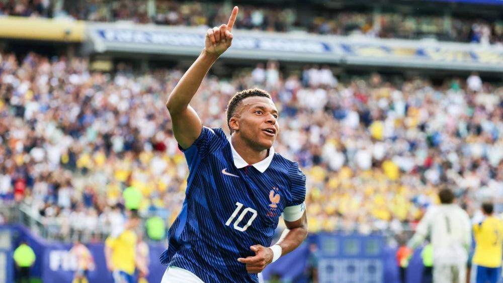Kylian Mbappe: "Good year for me to win 'Ballon d'Or"