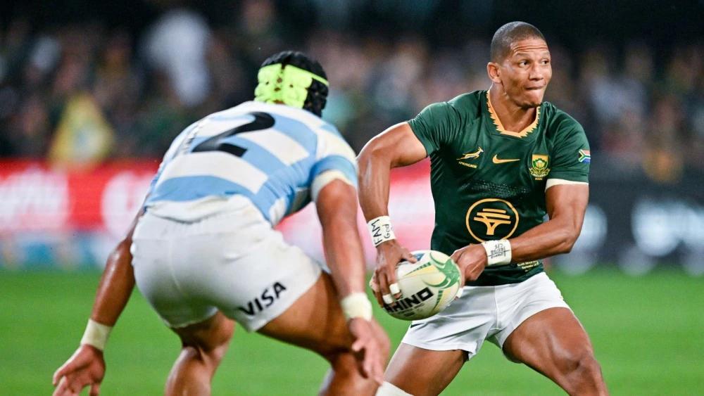 Bok No.10 Manie Libbok bracing for a testing encounter against attritional England