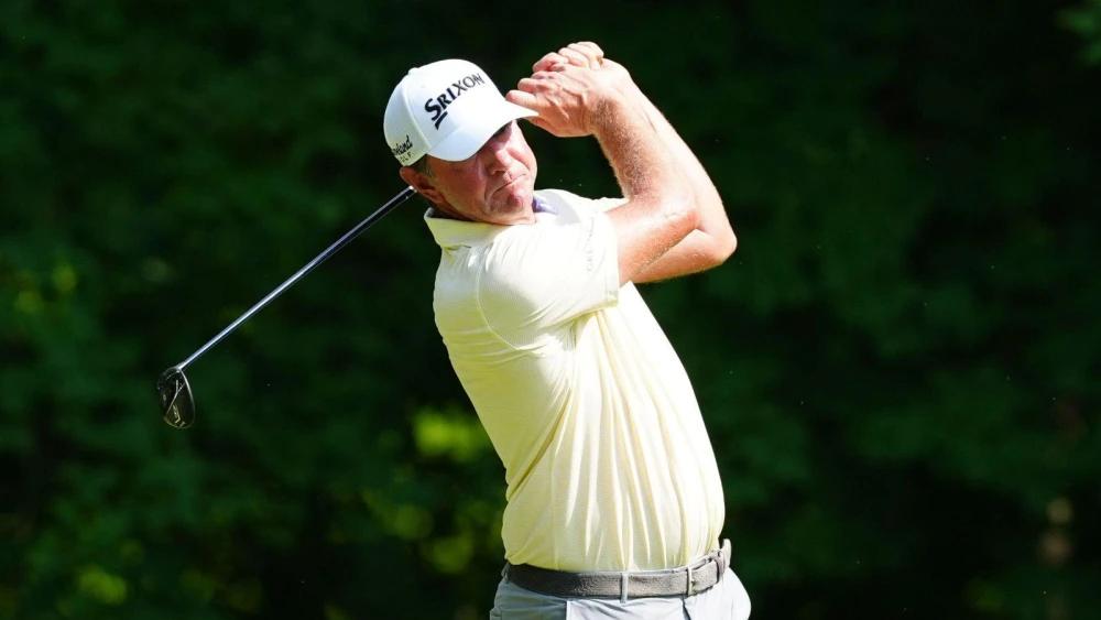 Lucas Glover takes two-shot ISCO Championship lead after bogey-free 64