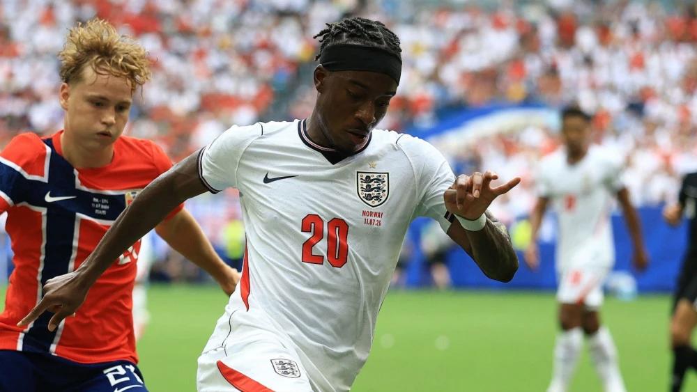 Noni Madueke: England 'very confident' ahead of World Cup semi-final against Argentina
