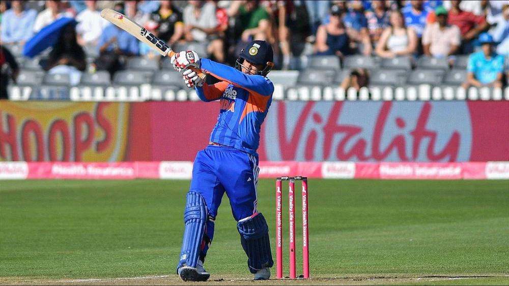 India cruise past Zimbabwe to take T20I series lead