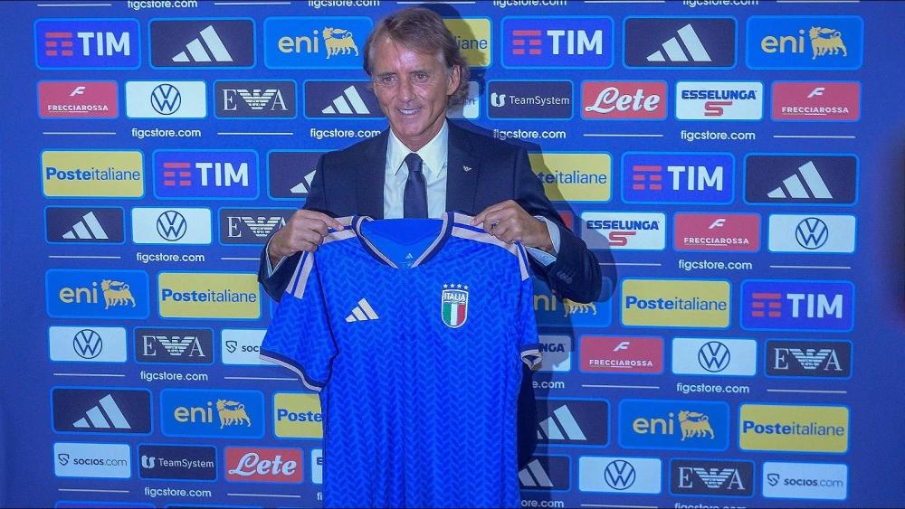 Roberto Mancini begins Italy coaching comeback with winning ambition