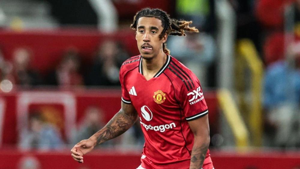 Leny Yoro: Man Utd are always aiming to win the Premier League