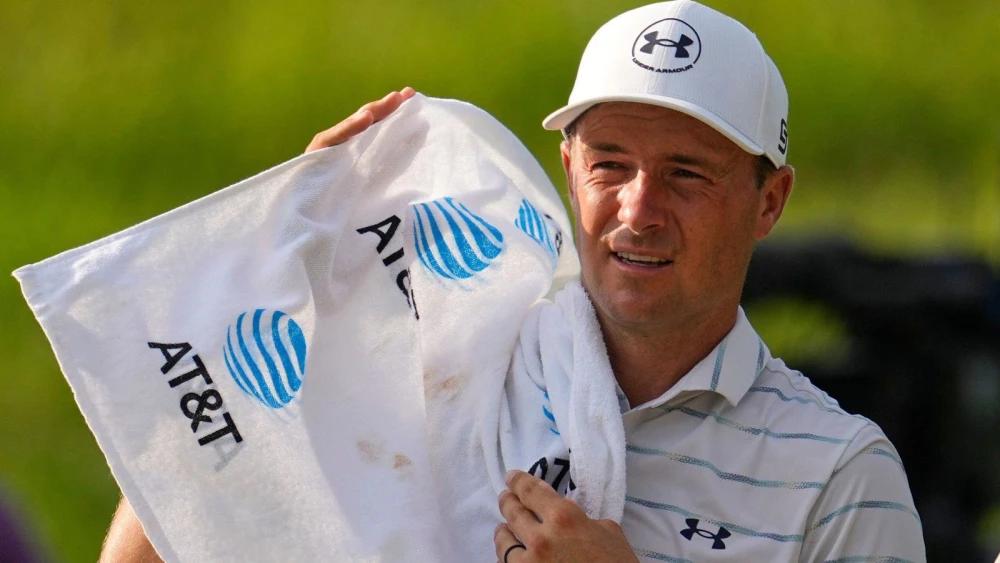 Jordan Spieth grabs share of FedEx St. Jude lead as Rory McIlroy unravels