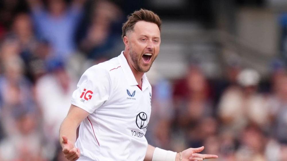 Robinson and Tongue put England in command as Pakistan collapse at Headingley