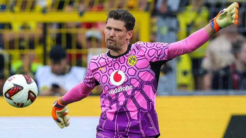 Dortmund keeper Gregor Kobel relishes another Manuel Neuer showdown in Supercup