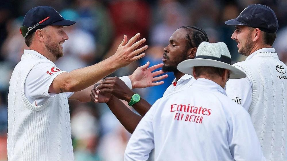 England crush Pakistan by an innings and 103 runs at Headingley