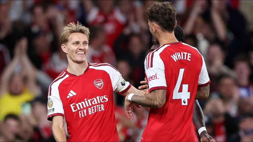 Arsenal launch Premier League title defence with dominant Coventry win