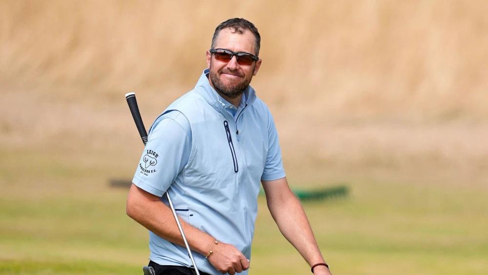 Matthew Southgate battles wind to claim halfway lead at Nexo Championship