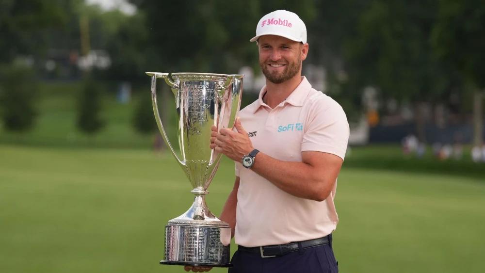 Gutsy Wyndham Clark keeps Rory McIlroy at bay to clinch BMW Championship