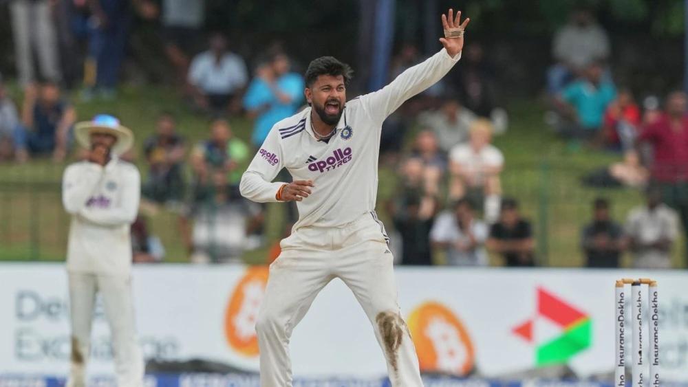 Sri Lanka fight hard in Colombo but India closing in on victory