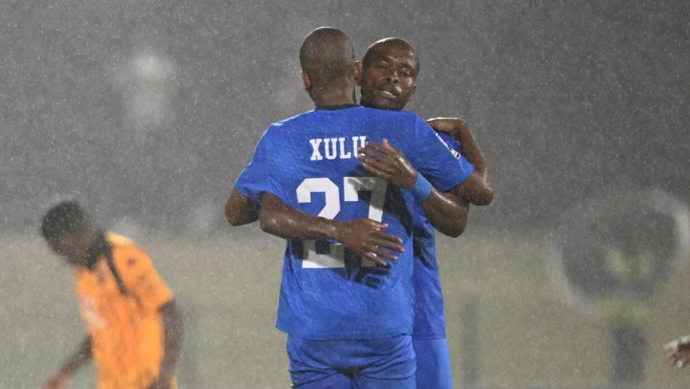 Chiefs salvage rain-soaked draw against plucky Richards Bay