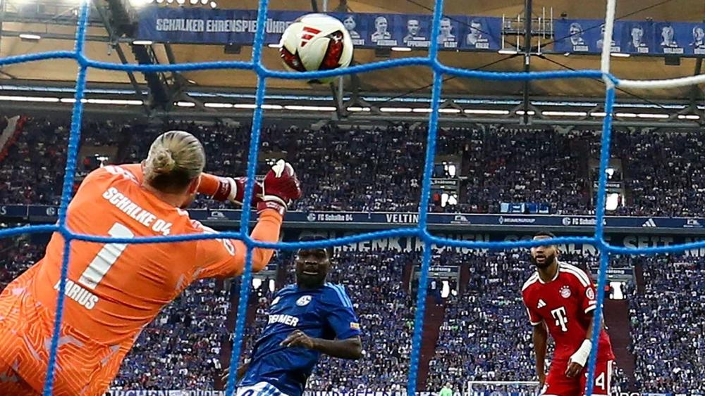 Bundesliga: Schalke end Bayern scoring streak, Dortmund earn last-gasp win