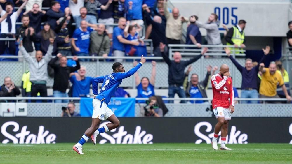 Stunning Maitland-Niles last-gasp Everton equaliser denies Man Utd three points