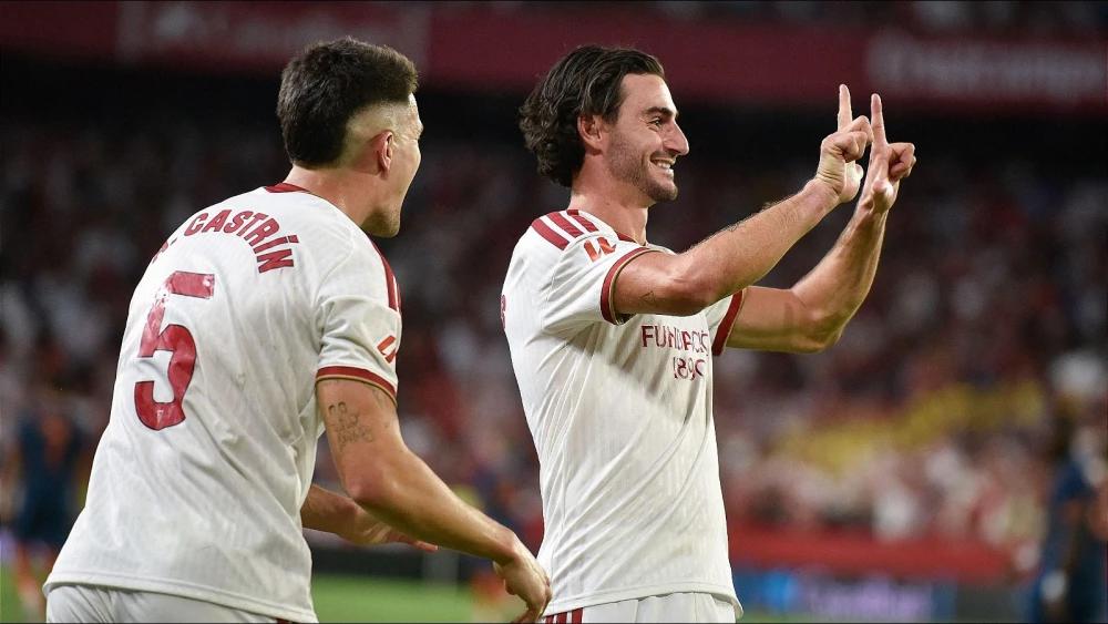 Juan Iglesias scores late vs Valencia as Sevilla climb into La Liga top four