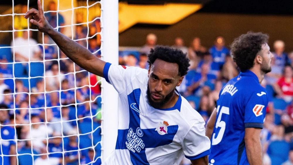 Pierre-Emerick Aubameyang faces two-month lay-off after knee surgery