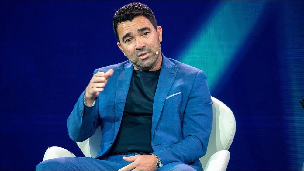 Deco explains Julian Alvarez failure as Raphinha finds new role at Barcelona