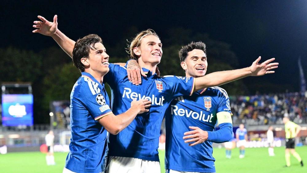 Como thrash Man Utd to pile on the misery in Champions League shocker