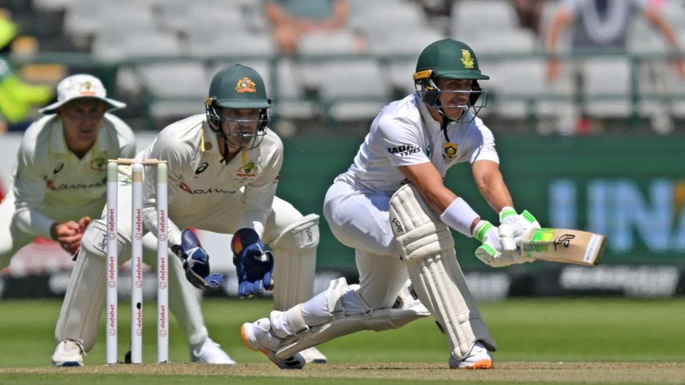 Proteas make rampant start but Australia hit back on first day of third Test
