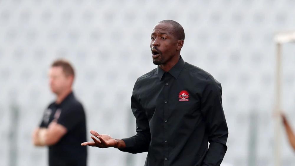 Benson Mhlongo lauds Orlando Pirates' stability, urges Kaizer Chiefs to build consistency