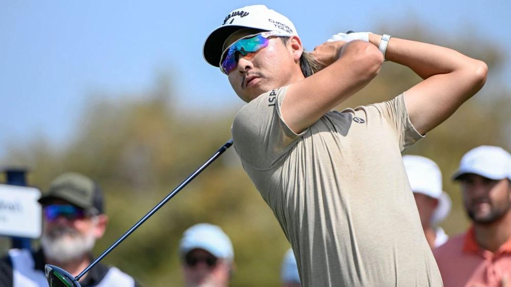 Min Woo Lee's career-low 62 takes him to the top of the Tour Championship leaderboard