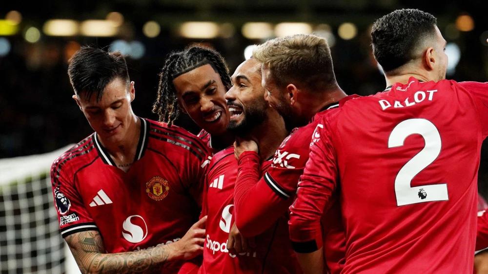 Premier League: Man Utd continue resurgence as Chelsea and Liverpool lose again