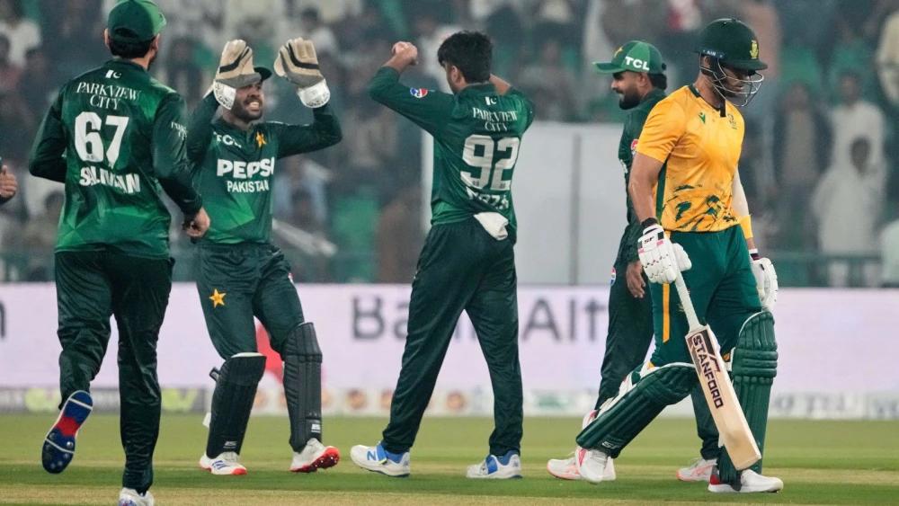 Pacey Pakistan skittle Proteas in Lahore to level T20I series