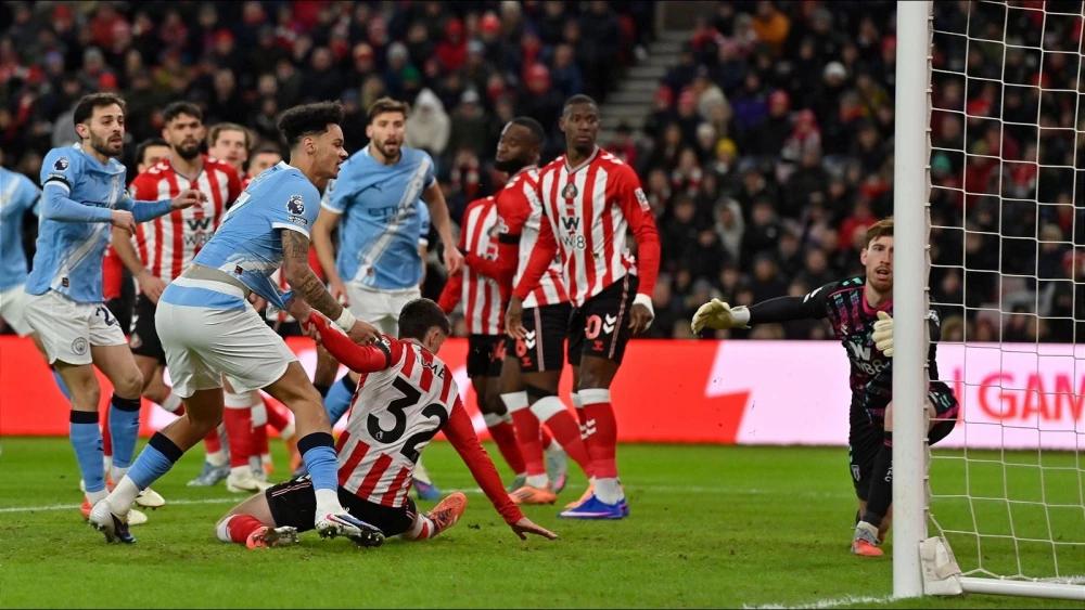 Pep Guardiola left frustrated as Man City waste chances in draw at Sunderland