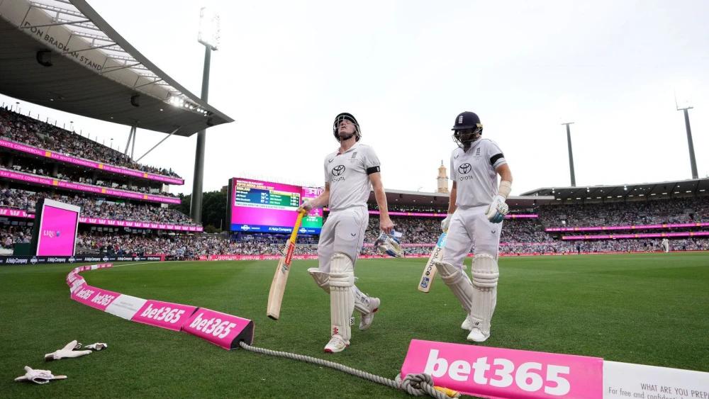 Joe Root and Harry Brook dig England out of trouble as rain halts Ashes swansong