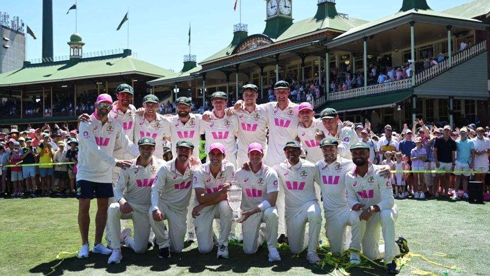 Australia stutter, but ultimately secure the Ashes 4-1 with five-wicket win in Sydney
