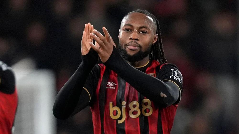 Bournemouth star Antoine Semenyo travels to Manchester ahead of Man City move