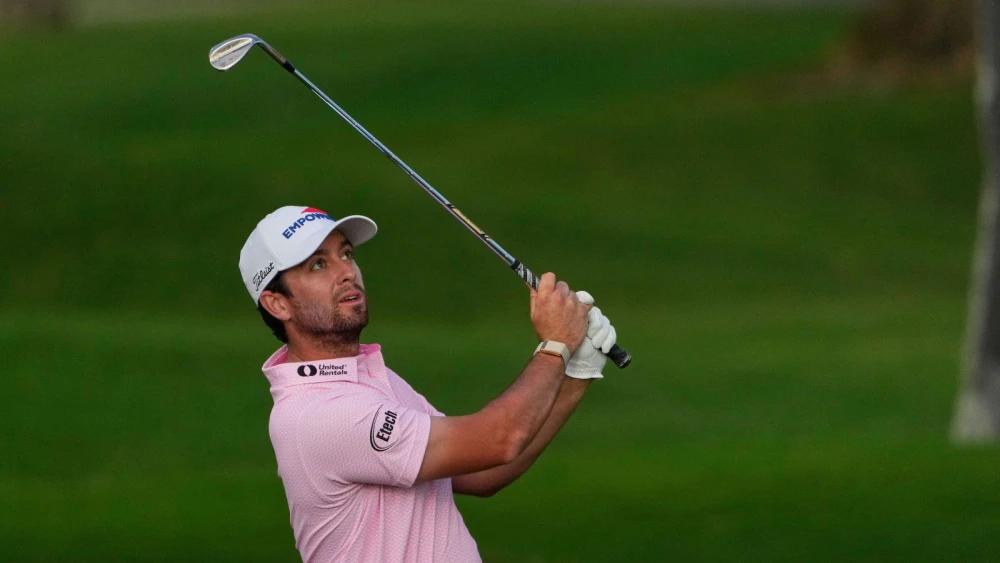 Davis Riley takes two-shot lead into final round of wind-swept Sony Open