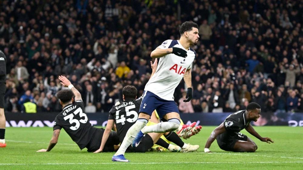 Dominic Solanke double rescues point for Tottenham as Man City lose ground in title race