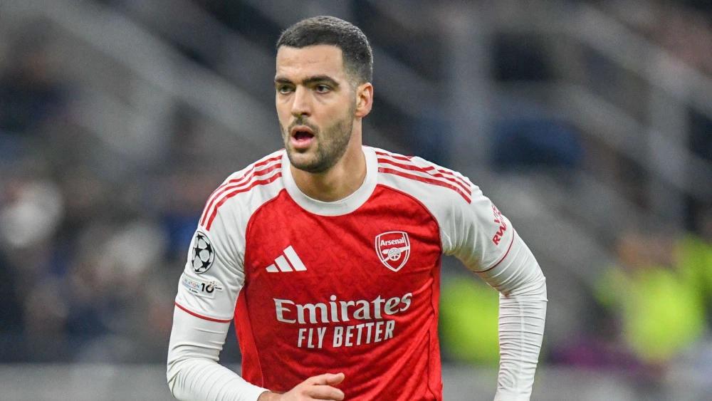 Arsenal midfielder Mikel Merino has surgery on fractured foot