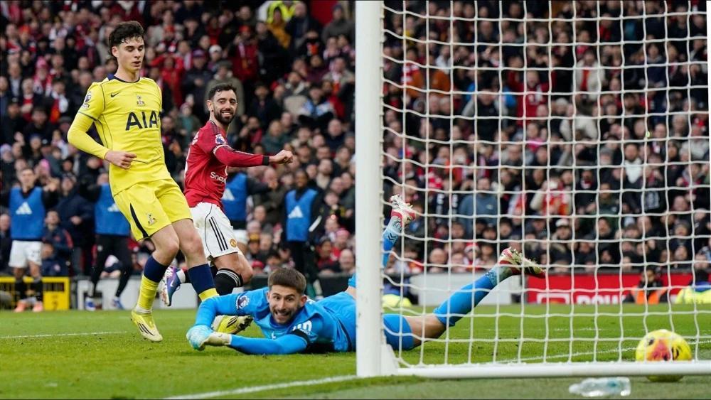 Man Utd march on after Bryan Mbeumo strike and Bruno Fernandes finish sink 10-man Spurs