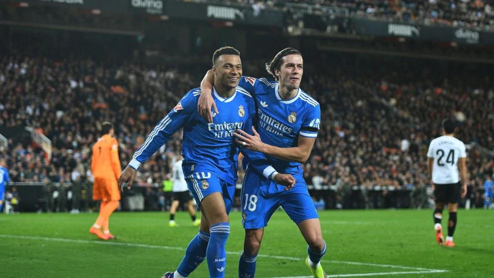 Kylian Mbappe, Alvaro Carreras fire Real Madrid past Valencia to keep pressure on Barcelona