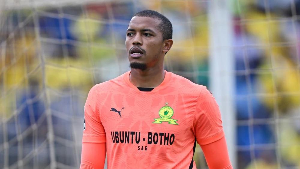 Fit-again Jody February pens new Mamelodi Sundowns contract