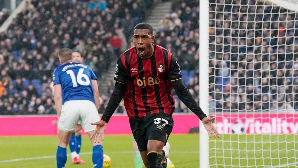 Ten-man Everton collapse as Bournemouth stage comeback win