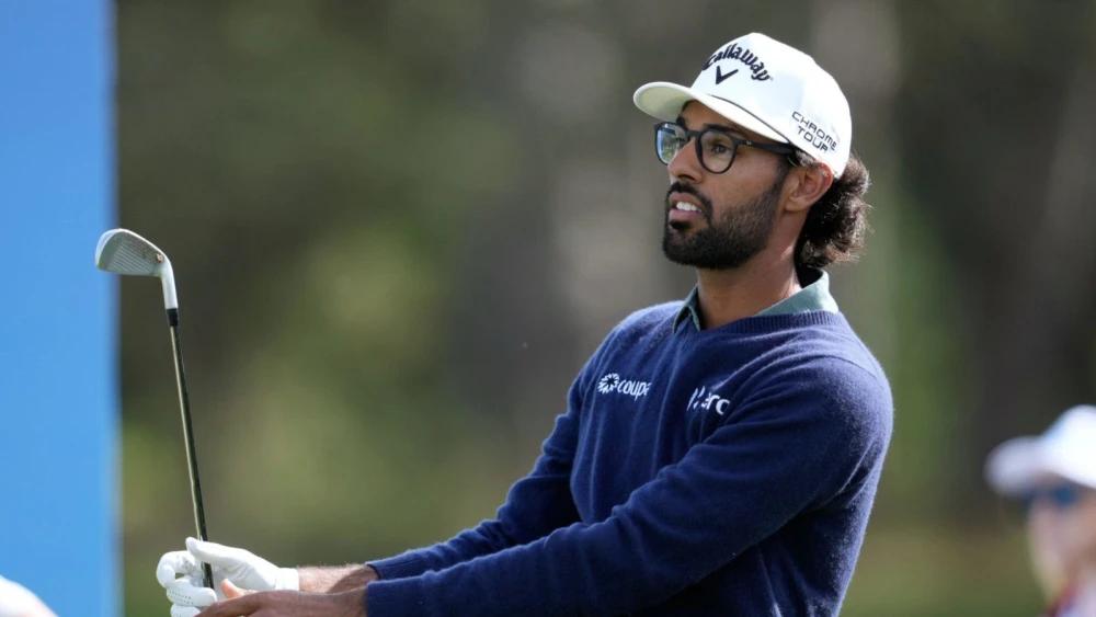 Akshay Bhatia chips in for eagle to grab share of Pebble Beach Pro-Am lead
