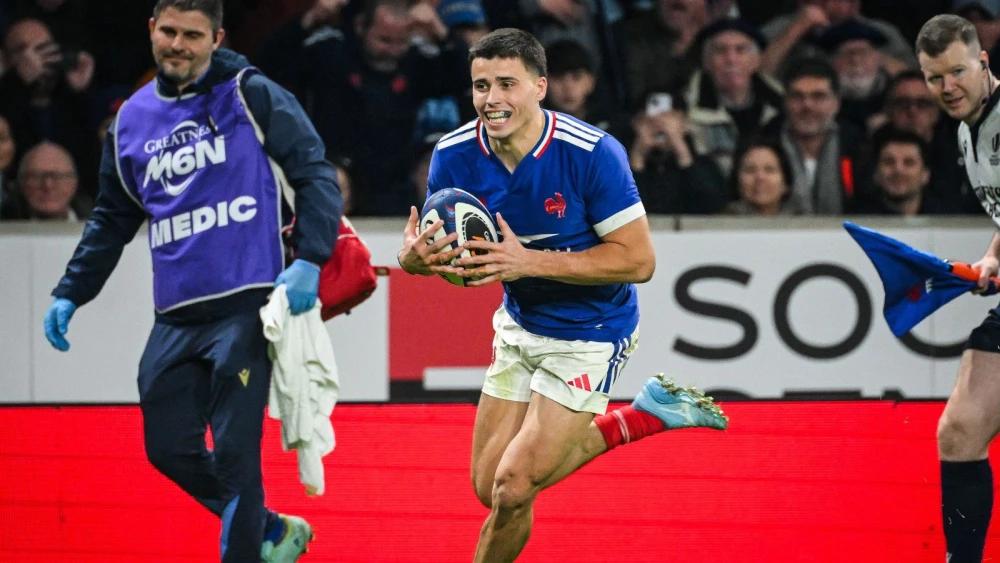 France power past Italy to stay on course for Six Nations Grand Slam