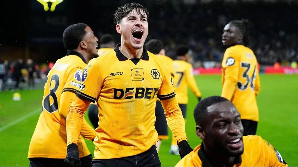 Wolves bury derby record as Gomes double sinks Aston Villa