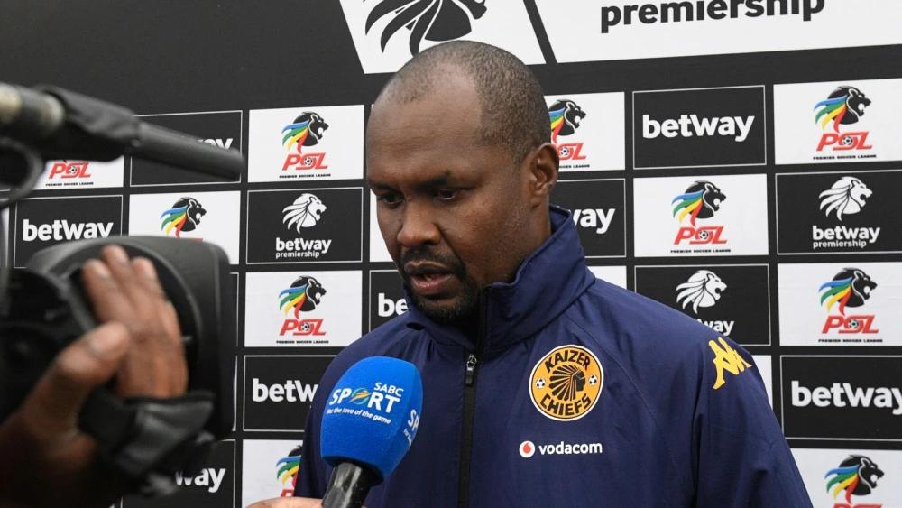 Cedric Kaze calls on Kaizer Chiefs to bounce back from Betway Premiership defeat to Orlando Pirates