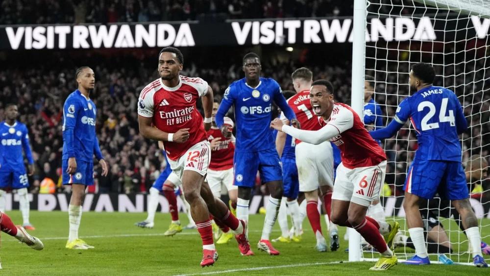 Arsenal edge 10-man Chelsea to maintain Premier League title hopes