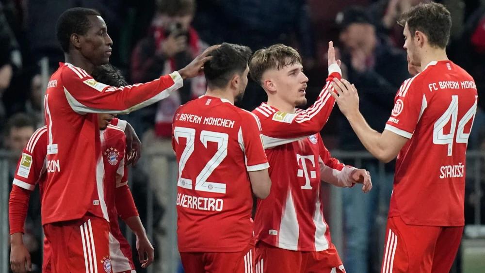Bayern Munich crush 10-man Borussia Monchengladbach despite Harry Kane absence