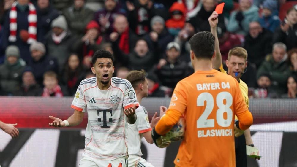 Nine-man Bayern Munich hold on for a point at Bayer Leverkusen