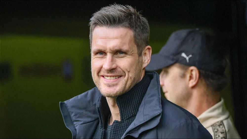 Sebastian Kehl leaves Borussia Dortmund by surprise after win